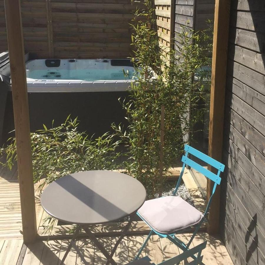 Les nuits insolites de la mothe - hébergement en bulle - tiny house avec spa privatif ou croisière fluviale Outremecourt Exterior foto